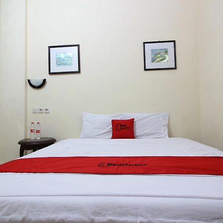 RedDoorz @ Mantrijeron 2 Hotell Yogyakarta Eksteriør bilde