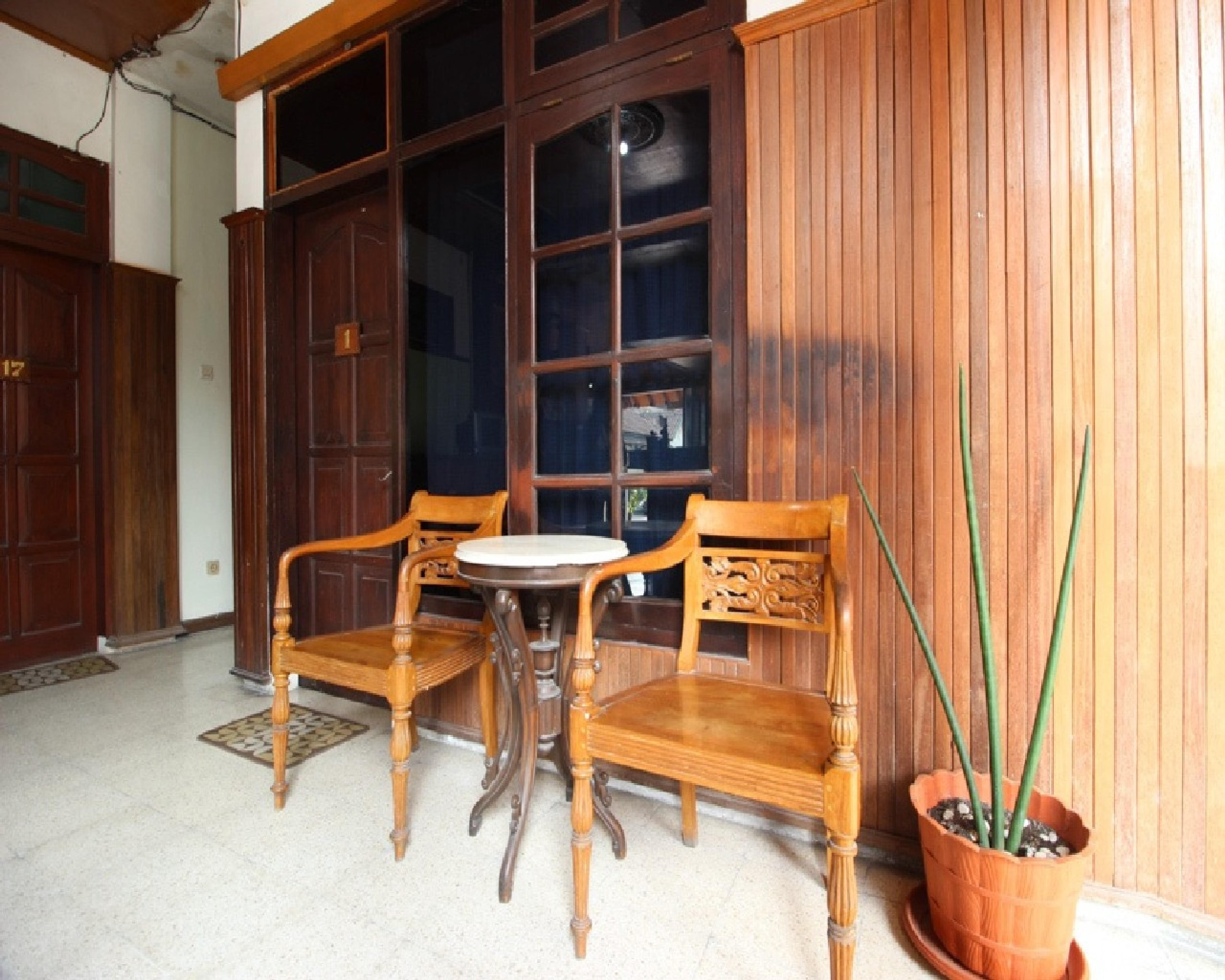 RedDoorz @ Mantrijeron 2 Hotell Yogyakarta Eksteriør bilde