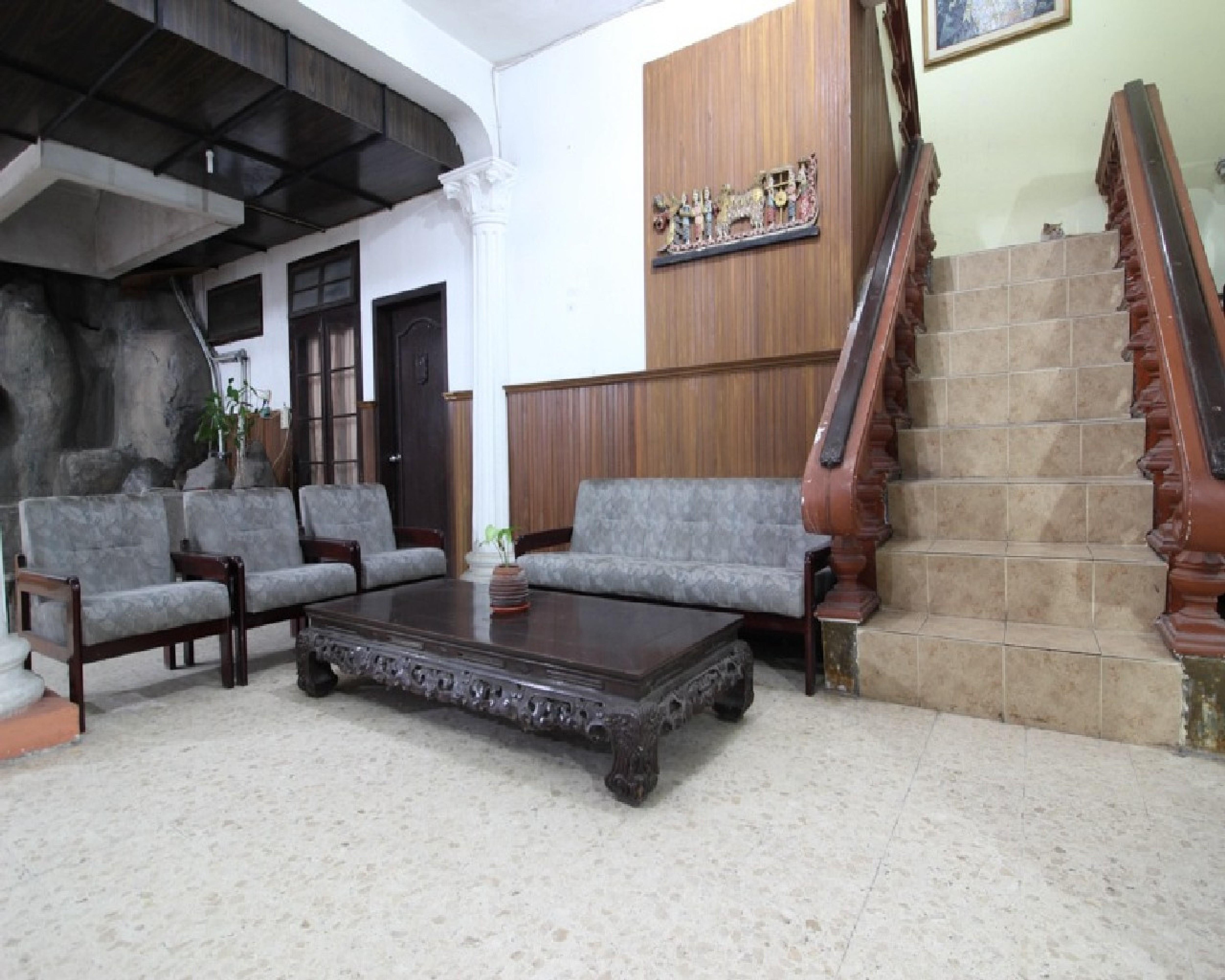 RedDoorz @ Mantrijeron 2 Hotell Yogyakarta Eksteriør bilde