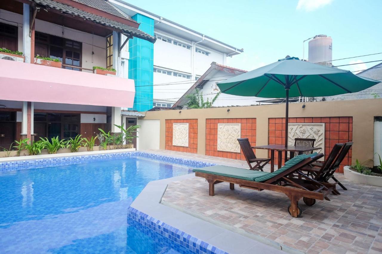 RedDoorz @ Mantrijeron 2 Hotell Yogyakarta Eksteriør bilde