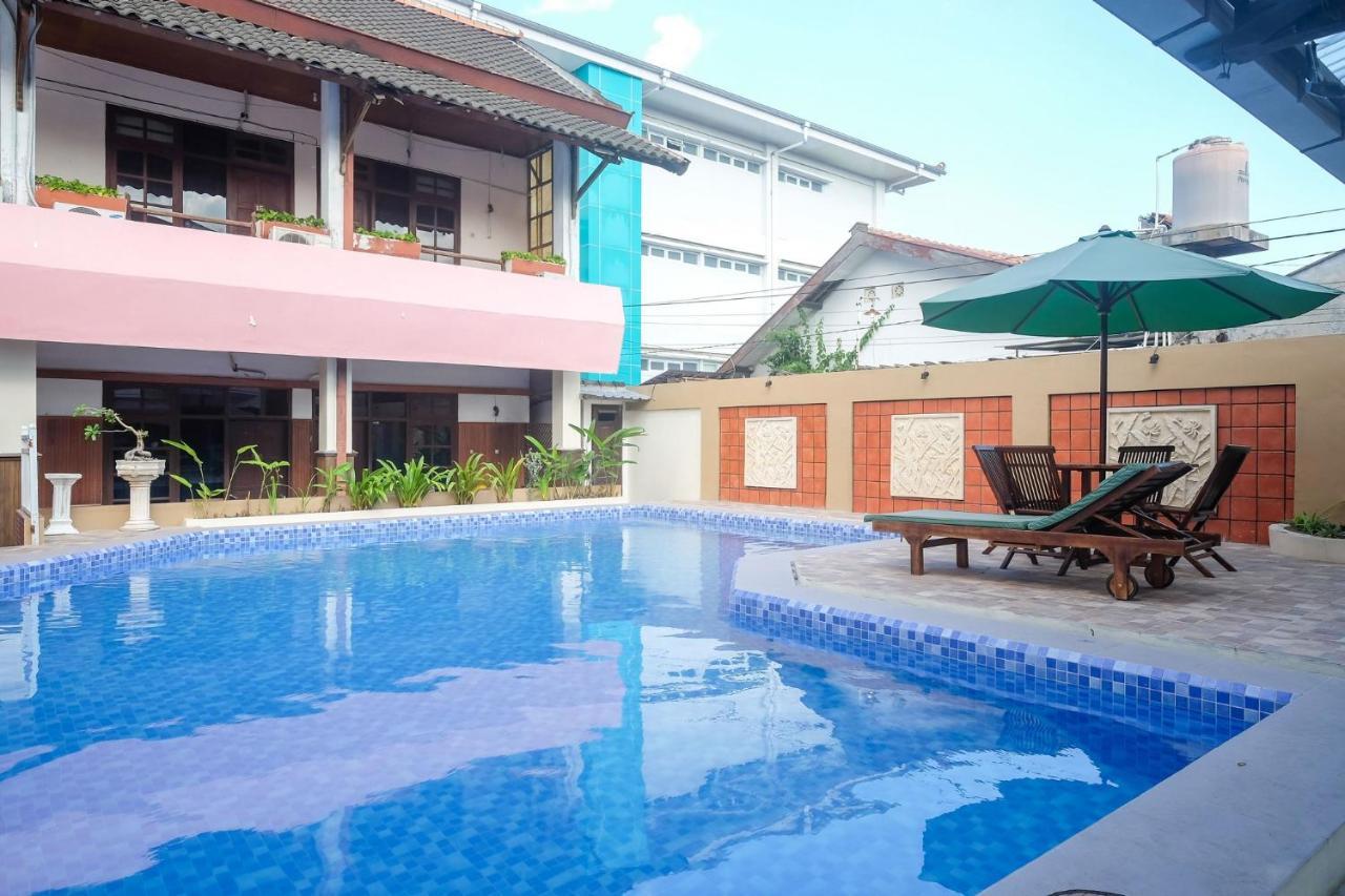 RedDoorz @ Mantrijeron 2 Hotell Yogyakarta Eksteriør bilde