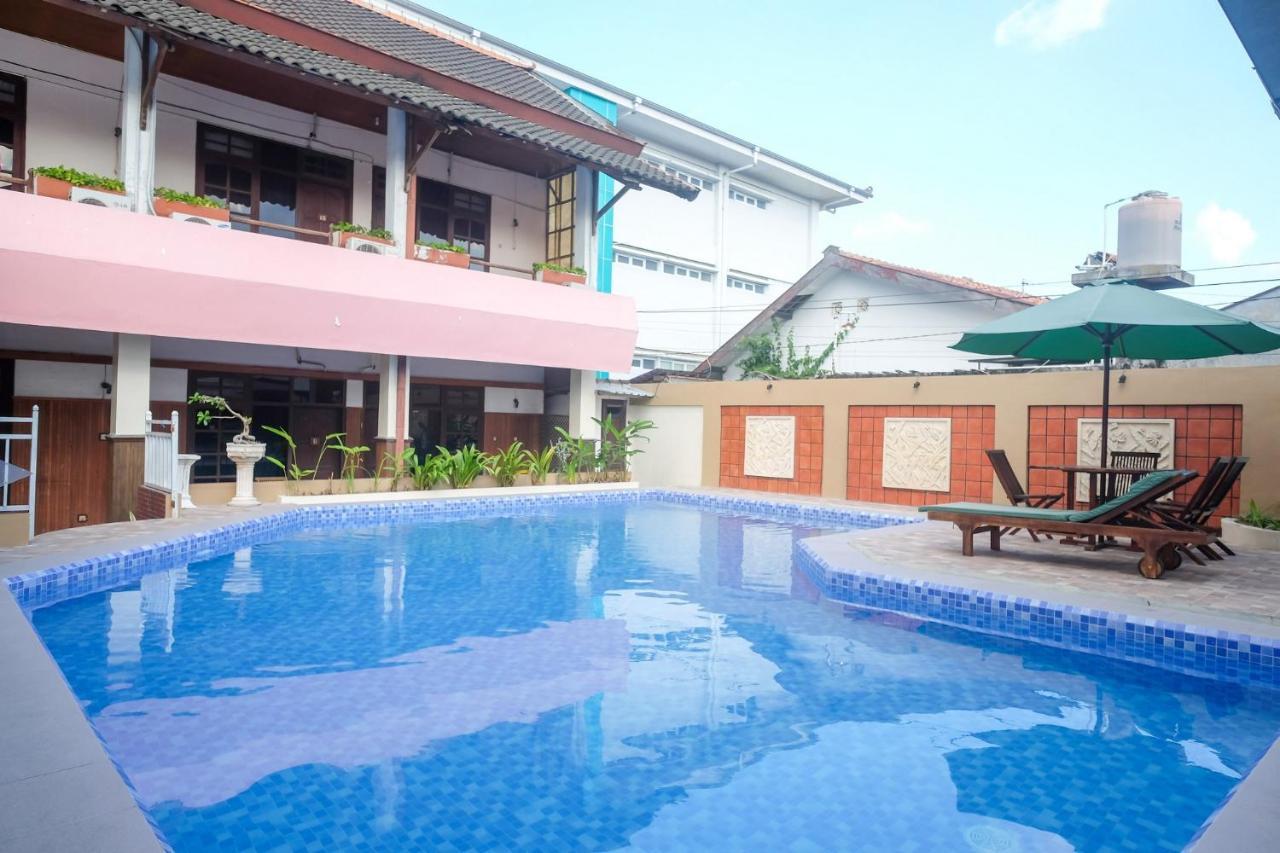 RedDoorz @ Mantrijeron 2 Hotell Yogyakarta Eksteriør bilde