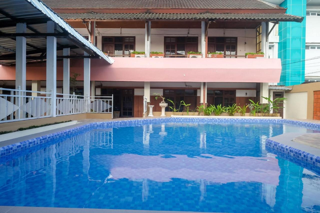 RedDoorz @ Mantrijeron 2 Hotell Yogyakarta Eksteriør bilde
