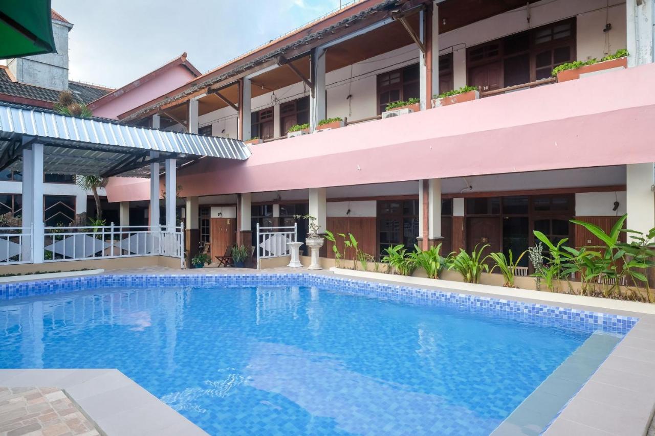RedDoorz @ Mantrijeron 2 Hotell Yogyakarta Eksteriør bilde