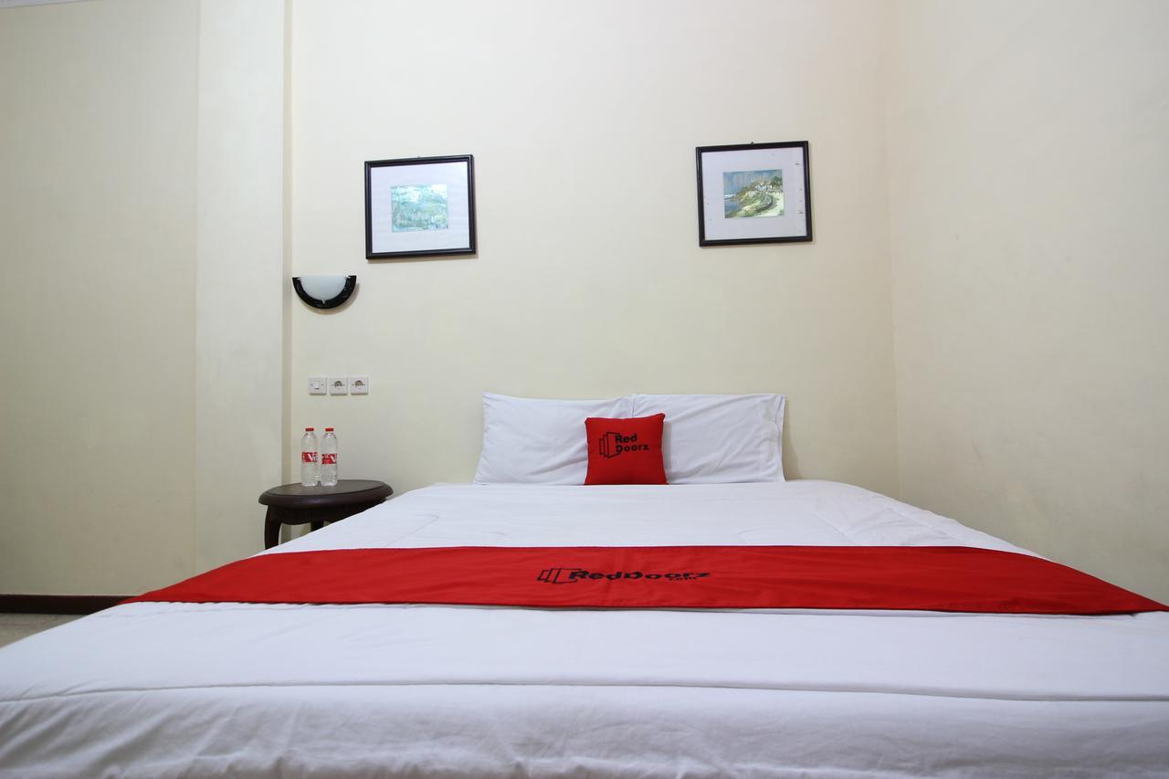 RedDoorz @ Mantrijeron 2 Hotell Yogyakarta Eksteriør bilde