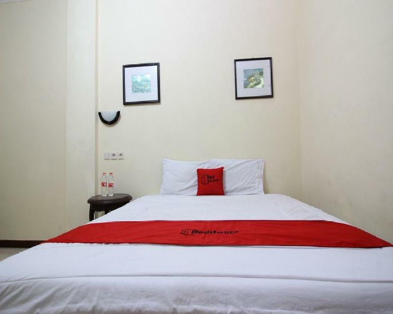 RedDoorz @ Mantrijeron 2 Hotell Yogyakarta Eksteriør bilde